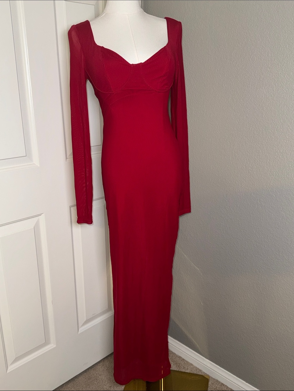 Elegant Long Sleeve Red Maxi Dress with Sweetheart Neckline